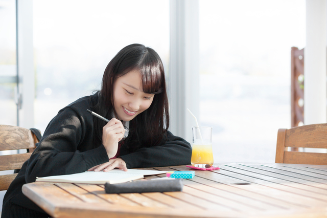 図書館で受験勉強